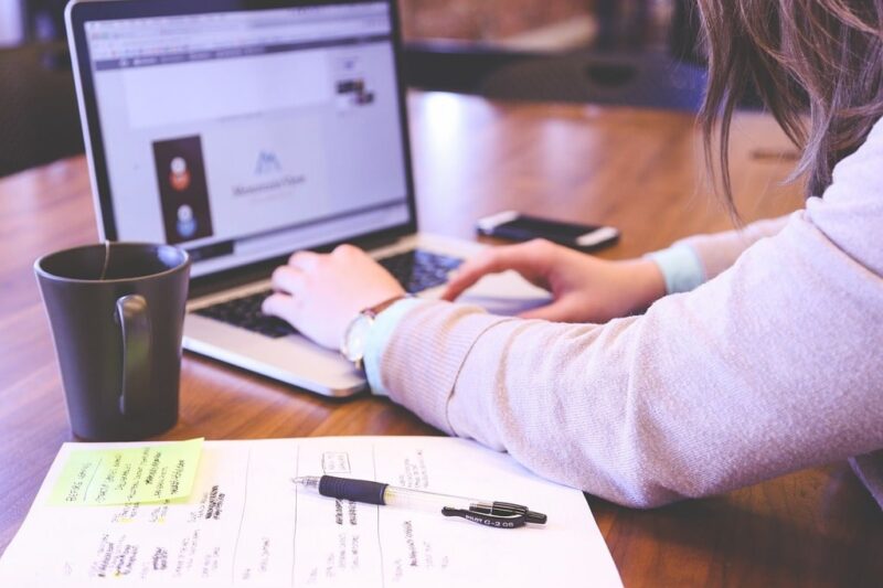 Les éléments essentiels d&rsquo;un rapport de stage bien organisé